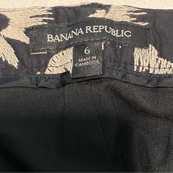 Banana Republic Stylish Black and Beige Patterned Shorts Sketchy Flower size 6 - Picture 4 of 10